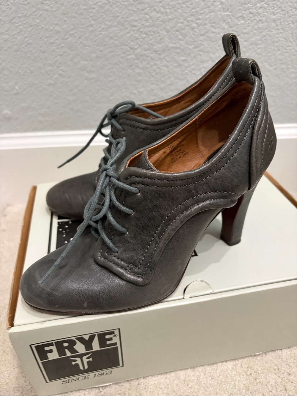 Frye Gray Leather Ava Oxford Bootie, Sz 7.5